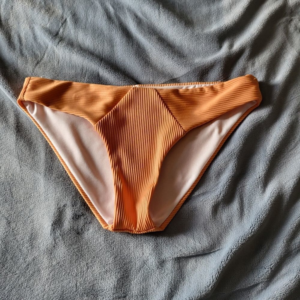 Swim bottom NWOT - Picture 3 of 3